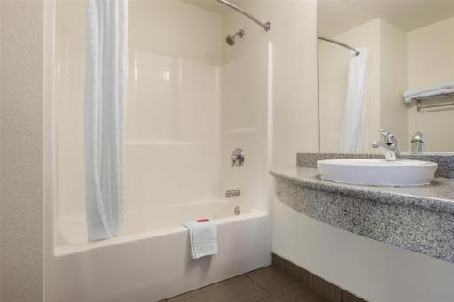 SureStay Plus Hotel by Best Western Niagara Falls East - Housity
