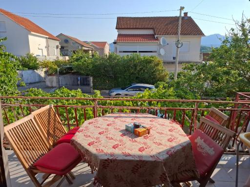 Radovići,Luštice - Housity