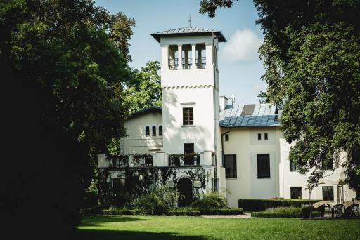 Pałac Kłanino - Housity