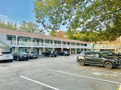 Hampton Motor Inn - Housity