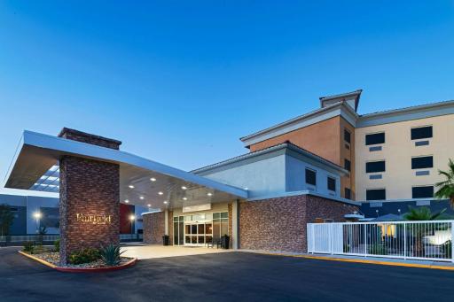 Fairfield by Marriott Inn & Suites Phoenix South Mountain Area - Housity