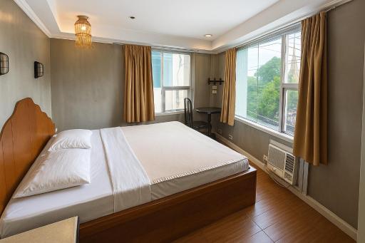 WHITE BANANA Manila - NEW - Housity