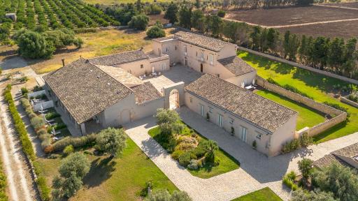 Ballium Luxury Relais - Housity