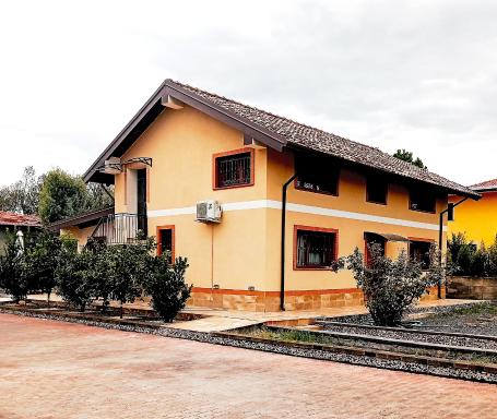Casa Happy - La mansarda del sorriso con parcheggio privato a Valcorrente - Housity