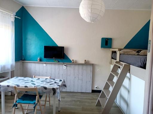 Grand studio au calme. Draps fournis. - Housity