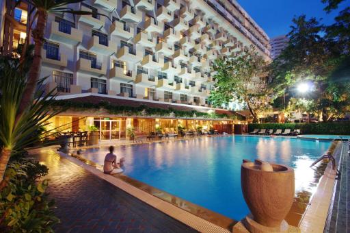 Golden Beach Hotel Pattaya - Housity