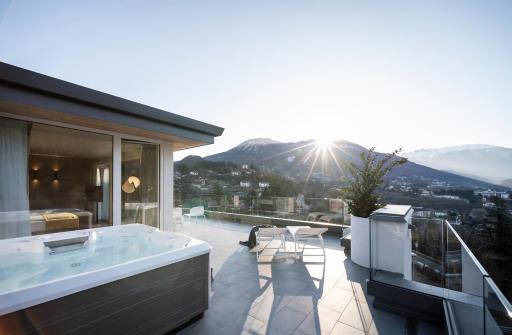 Be Place Adult Friendly Hotel - Housity