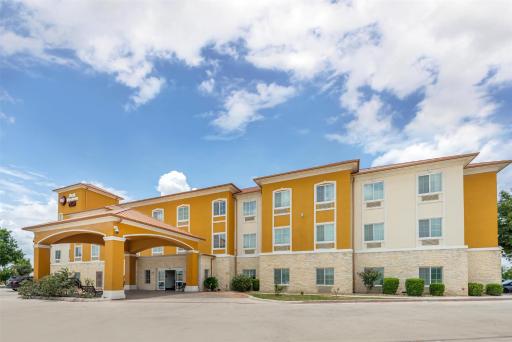 Best Western Plus San Antonio East Inn & Suites - Housity