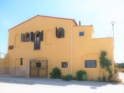 Beach Cottage in Vila-sacra near Beaches and Aquabrava - Housity