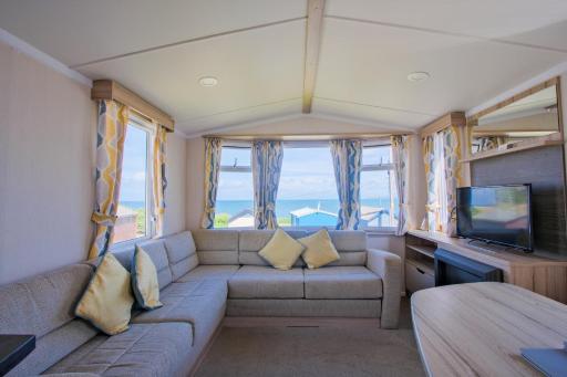 2 Bedroom Sea View Caravan - Housity