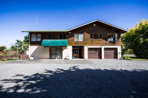 Riverbed Lodge - Lake Taupo Home - Housity
