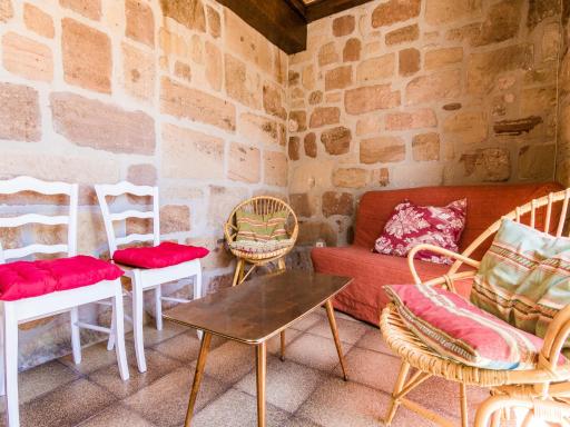 16th century house with private garden - Housity