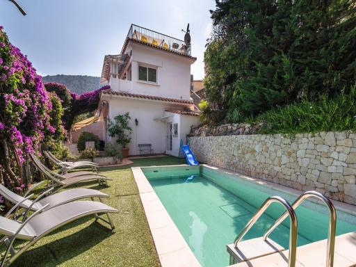 Elegant Seaside Villa in Èze - Housity