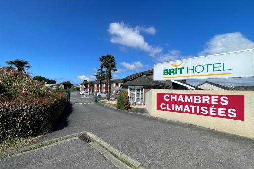 Brit Hotel Essentiel Pau Lescar - Housity