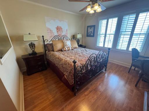 Mayflower Hotel - Housity