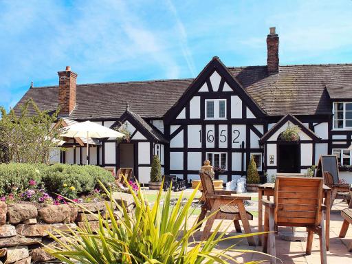 White Lion Hotel - Housity