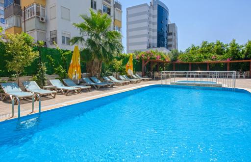 TheLuna Suite Hotel - Housity
