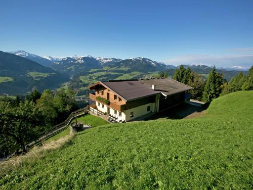 Chalet in Hopfgarten in Brixental with hot tub - Housity