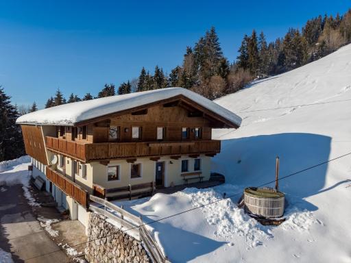 Chalet in Hopfgarten in Brixental with hot tub - Housity