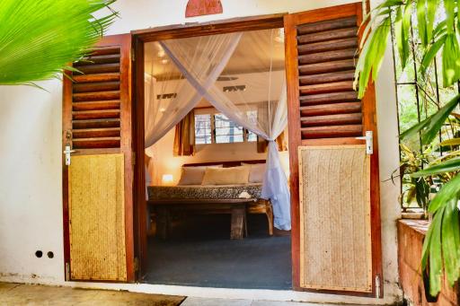 Salty's Kitesurf Village - Housity