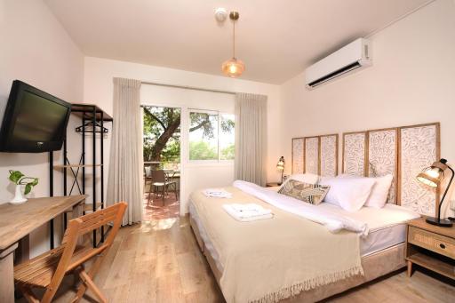 Selina Mantur Almog Dead Sea - Housity