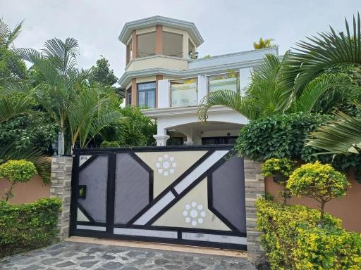 Spacious Apartment in Mahebourg with Sea View - Housity