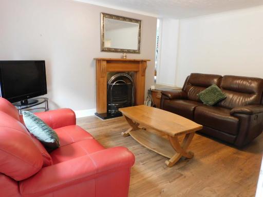 Cosy 2 Bed Apartment in Crossford near Lanark - Housity