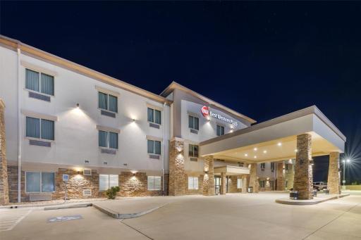 Best Western Plus Pauls Valley - Housity