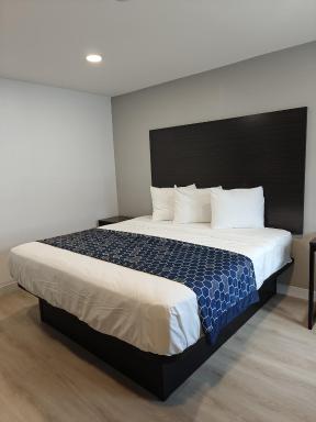 Casa Blanca Inn and Suites - Housity
