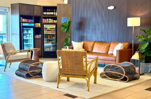 Holiday Inn Express & Suites Naples Downtown - 5th Avenue, an IHG Hotel - Housity