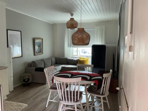 Mukava saunallinen kaksio omalla sisäänkäynnillä ja ilmaisella autopaikalla - Housity