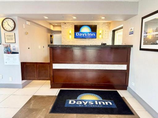 Days Inn by Wyndham St. Charles IL - Housity