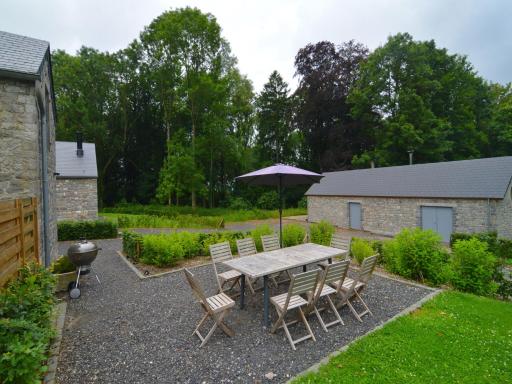 Gite with swimming pool situated in wonderful castle grounds in Gesves - Housity