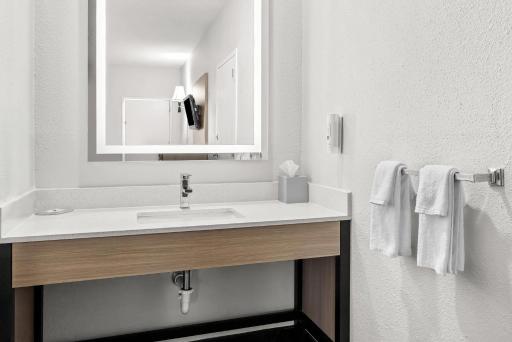 Quality Inn & Suites - Housity