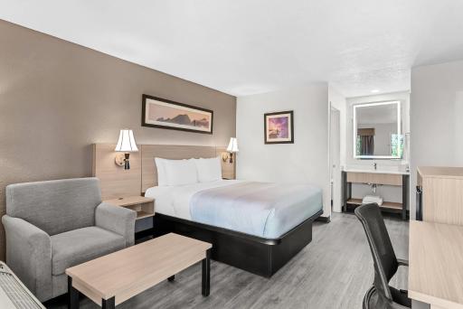 Quality Inn & Suites - Housity