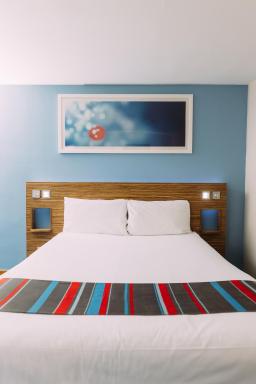 Travelodge Belfast - Housity