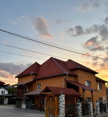 Pensiunea Brezu - Housity