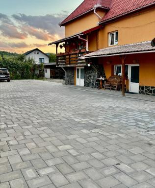 Pensiunea Brezu - Housity
