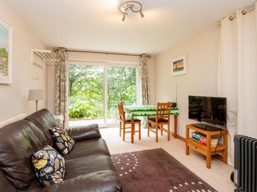 Wood Bank Studio Apartment - Housity