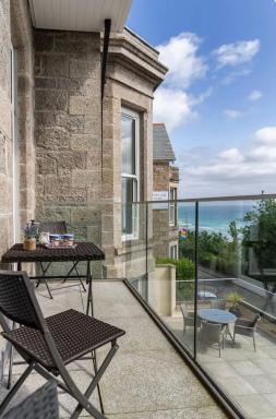 Porthminster View Luxury Sea Views Balcony, Parking, Pool, Spa & Gym - Housity