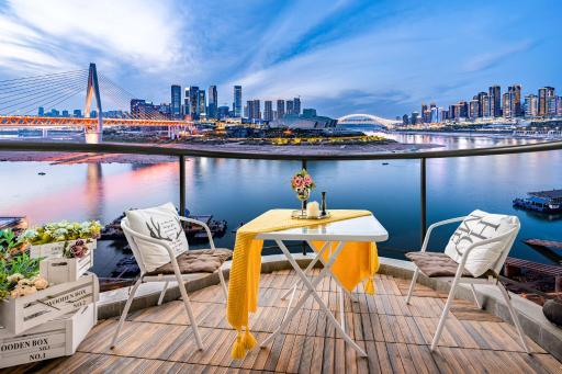 Baihong.Riverview Apartment - Housity