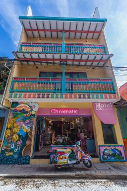 Hotel Chromatic - Housity