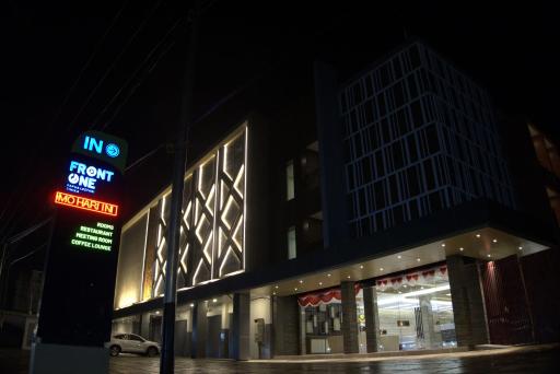 Front One Hotel Papua Lestari - Housity