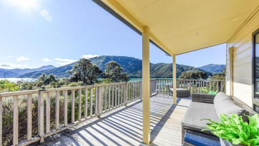 Travel Proud Tepuia Cottage - Havelock Holiday Home - Housity