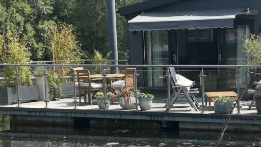The Floating Home at Upton - Housity