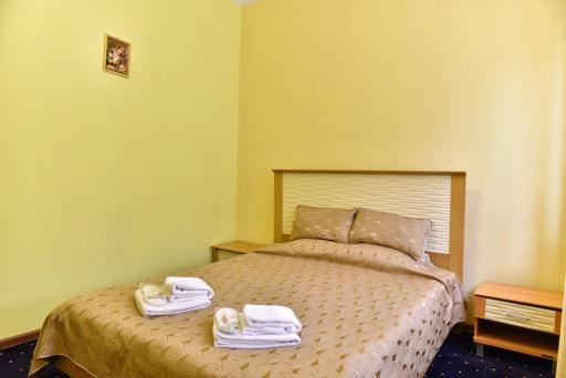 GreenWood Hotel - Housity