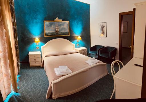 Hotel Rey's - Housity