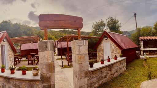 Vikendica,Bungalovi Lipska pećina - Hizvo