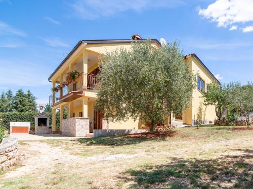 Secluded Apartment in Poreč with Garden - Housity