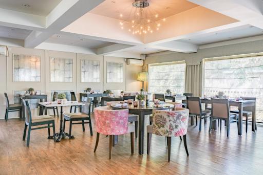 Forest Lodge Hotel - Housity